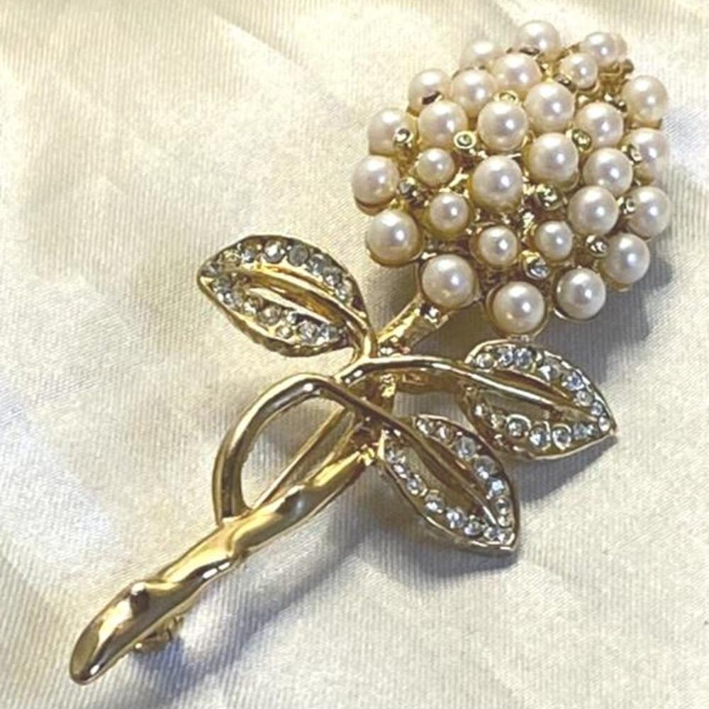 Vintage Jennifer Moore Faux Pearl Genuine Crystal Flower Brooch Gold Tone
